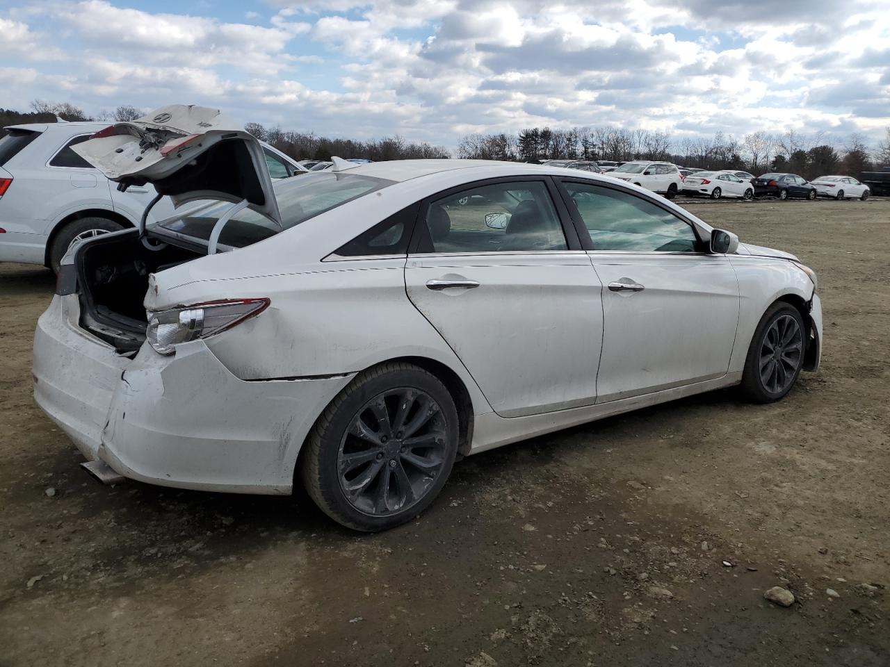 2011 Hyundai Sonata - Image 3