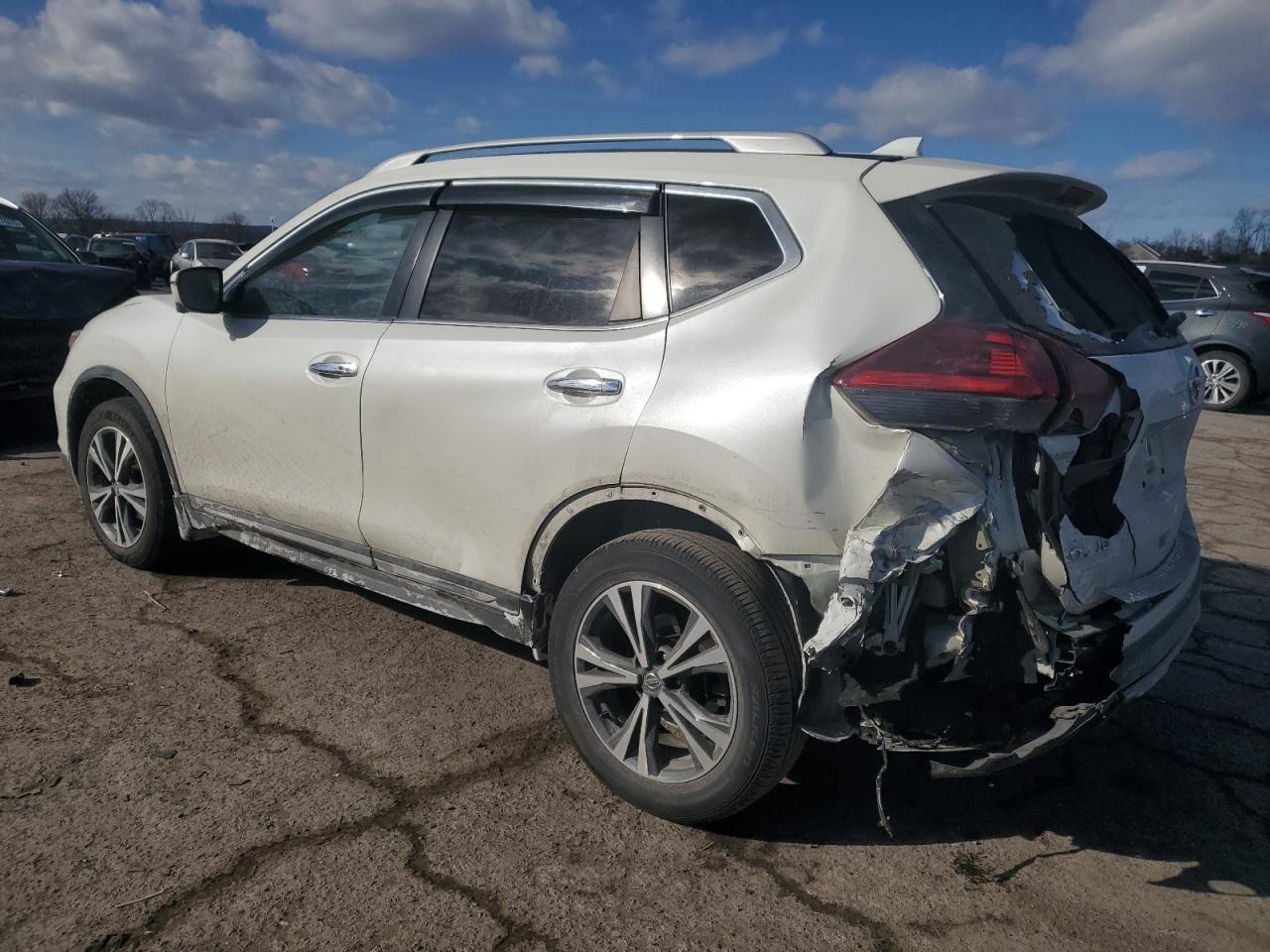 2018 Nissan Rogue - Image 2