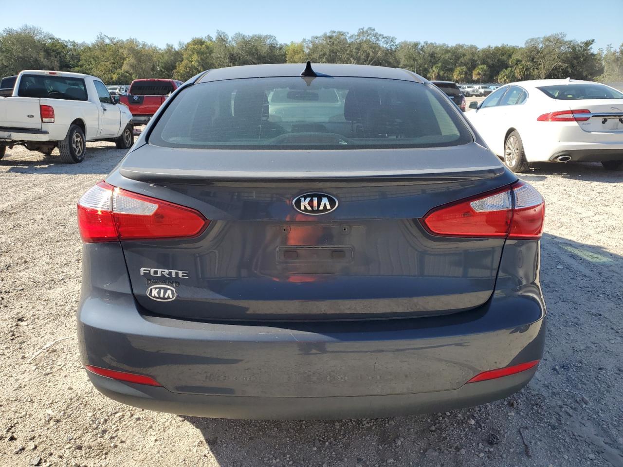 VIN KNAFK4A63G5469205 2016 KIA FORTE no.6