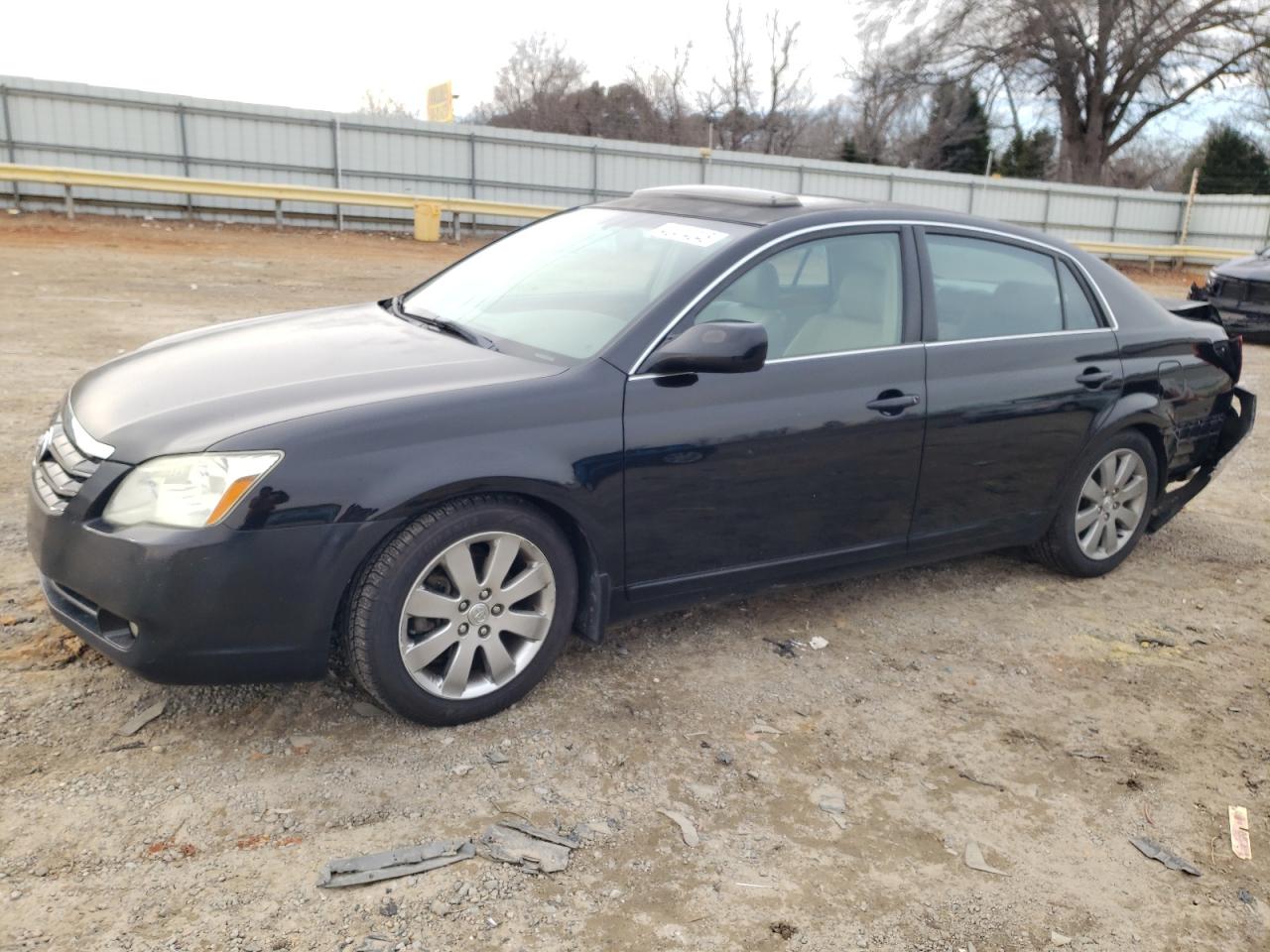2005 Toyota Avalon - Image 1