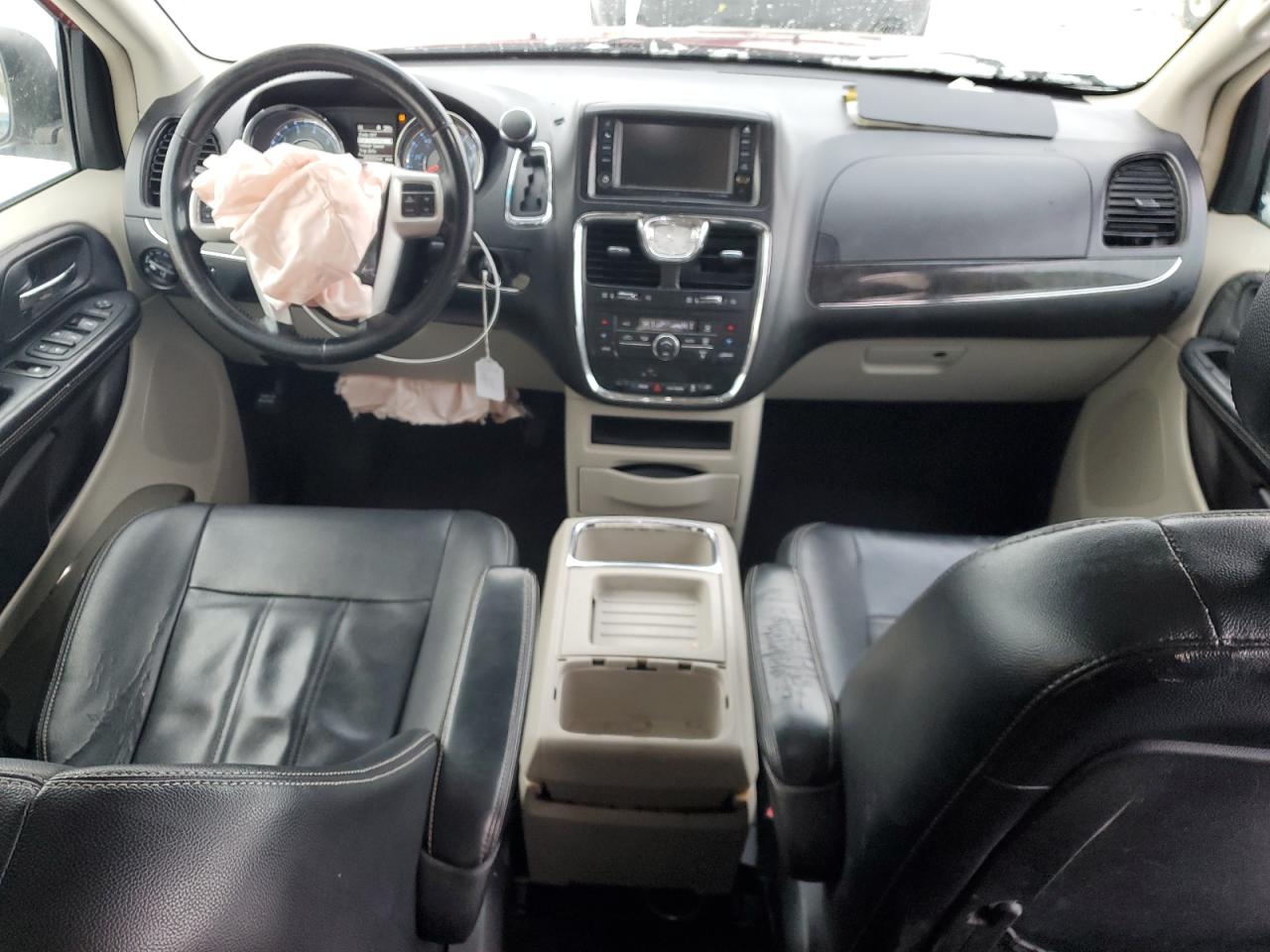 2014 Chrysler Town & Country - Image 8