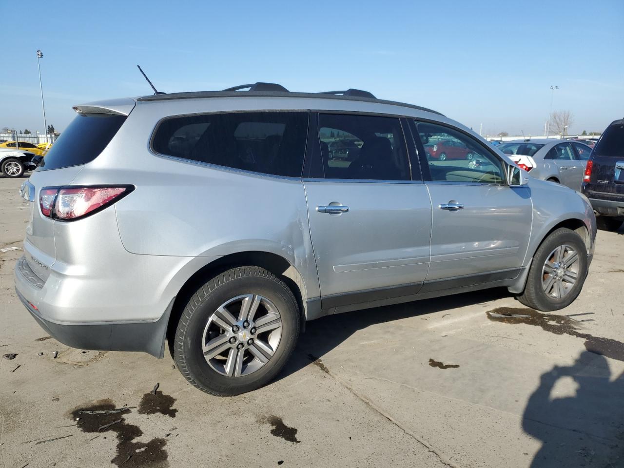 VIN 1GNKRHKD0FJ136944 2015 CHEVROLET TRAVERSE no.3