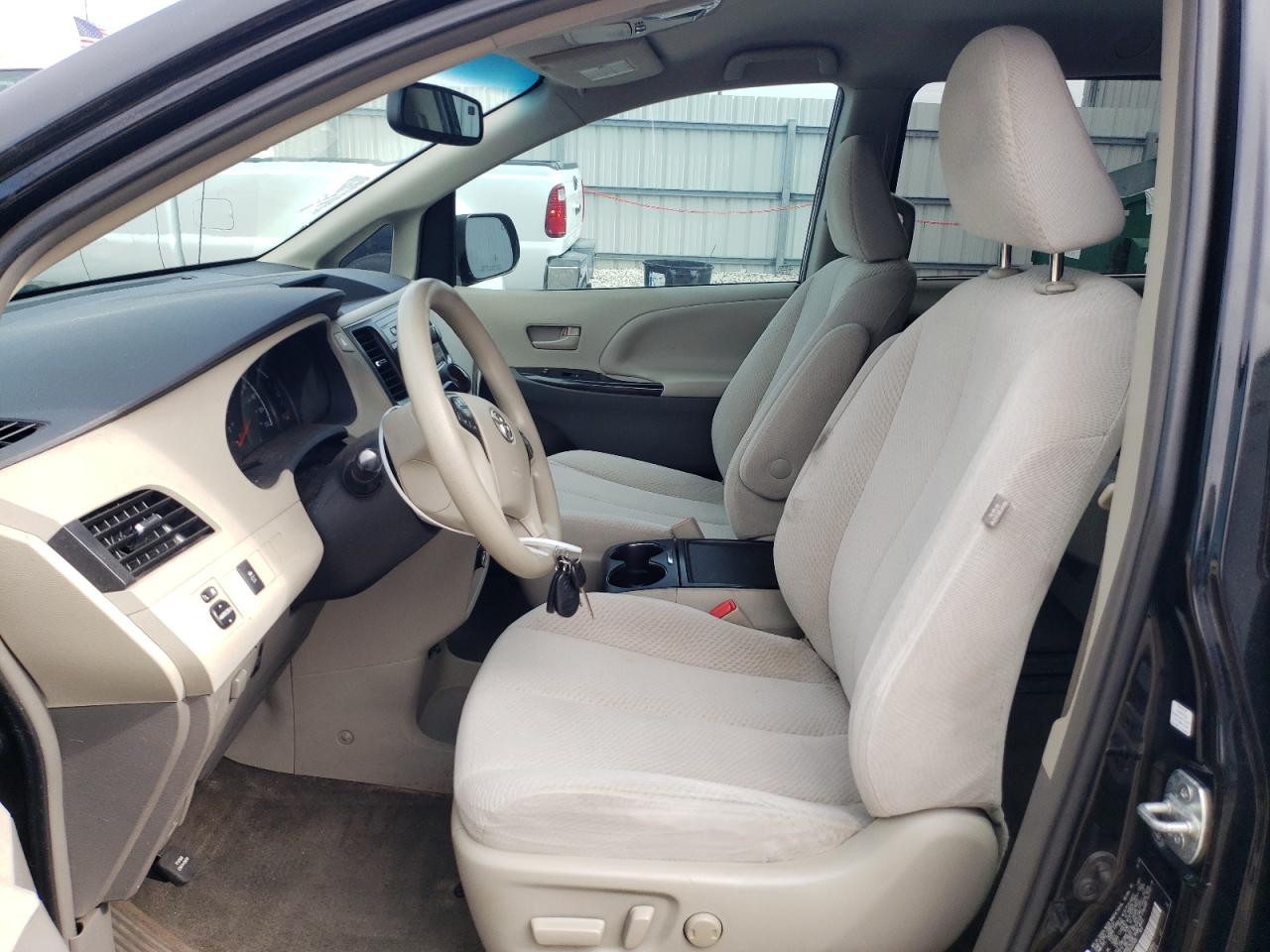 2013 Toyota Sienna - Image 7