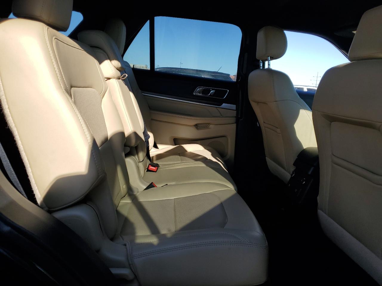 2017 Ford Explorer - Image 12
