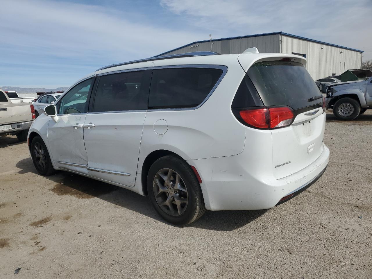 2018 Chrysler Pacifica - Image 2