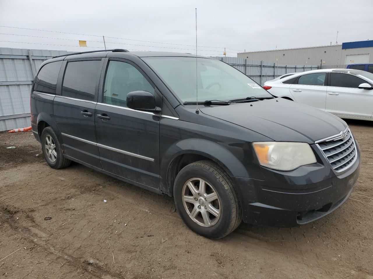 2009 Chrysler Town & Country - Image 4