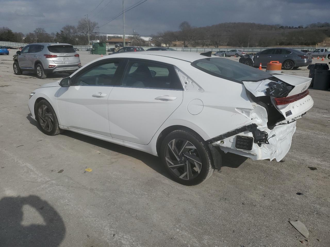 2024 Hyundai Elantra - Image 2