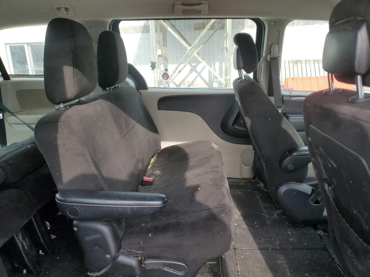 2013 Dodge Caravan - Image 11