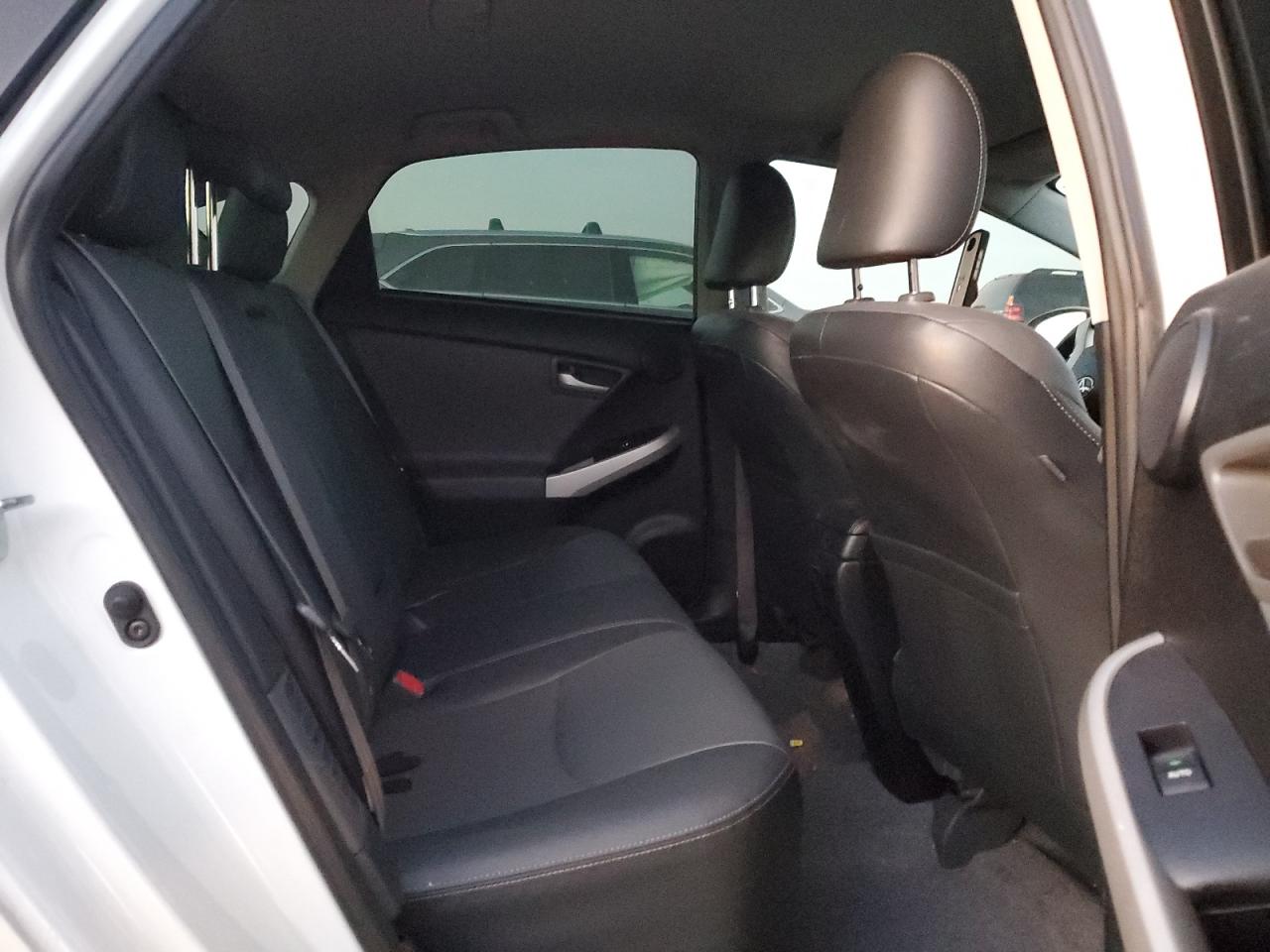 2015 Toyota Prius - Image 10