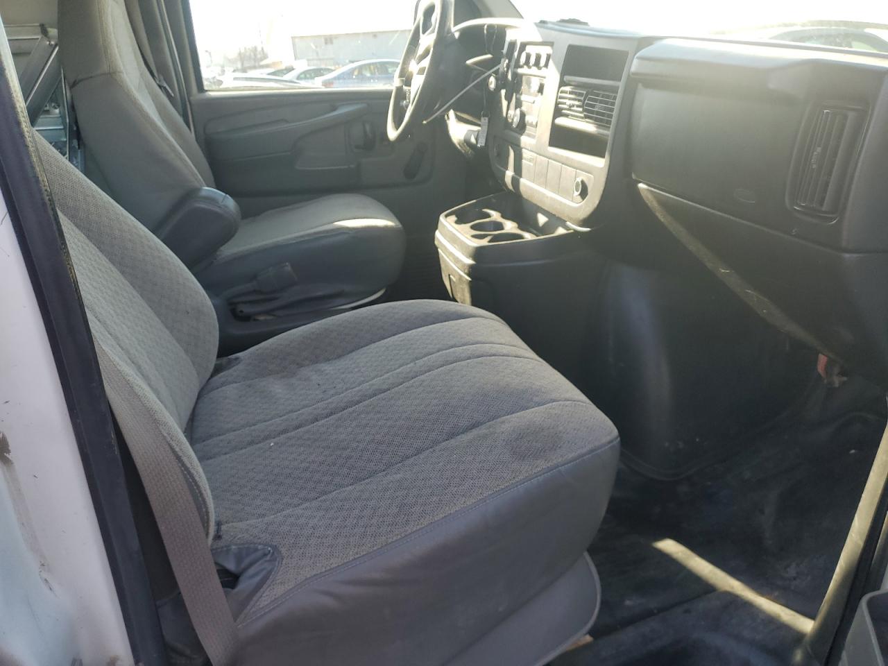 2009 Chevrolet Express - Image 8