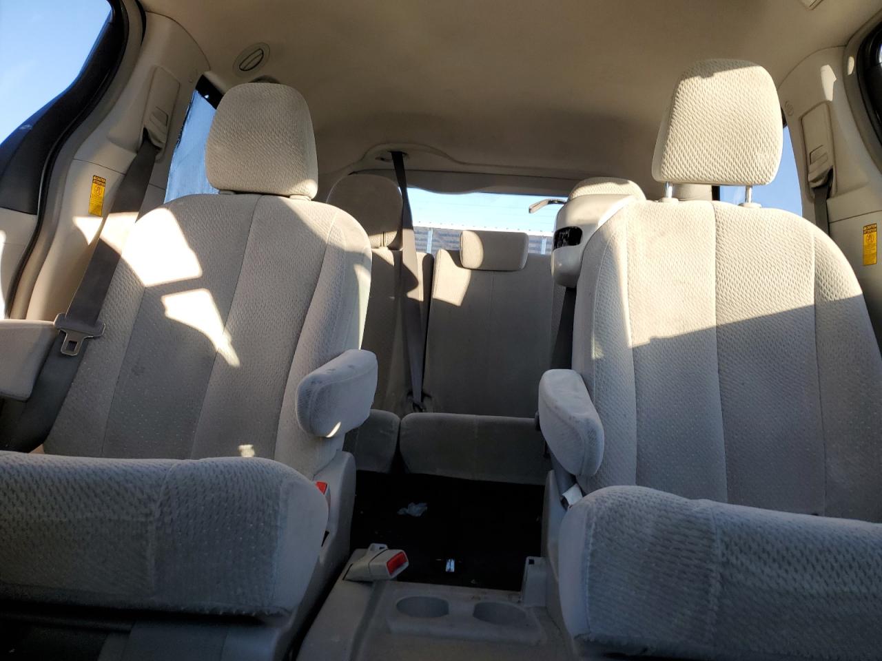 2014 Toyota Sienna - Image 10