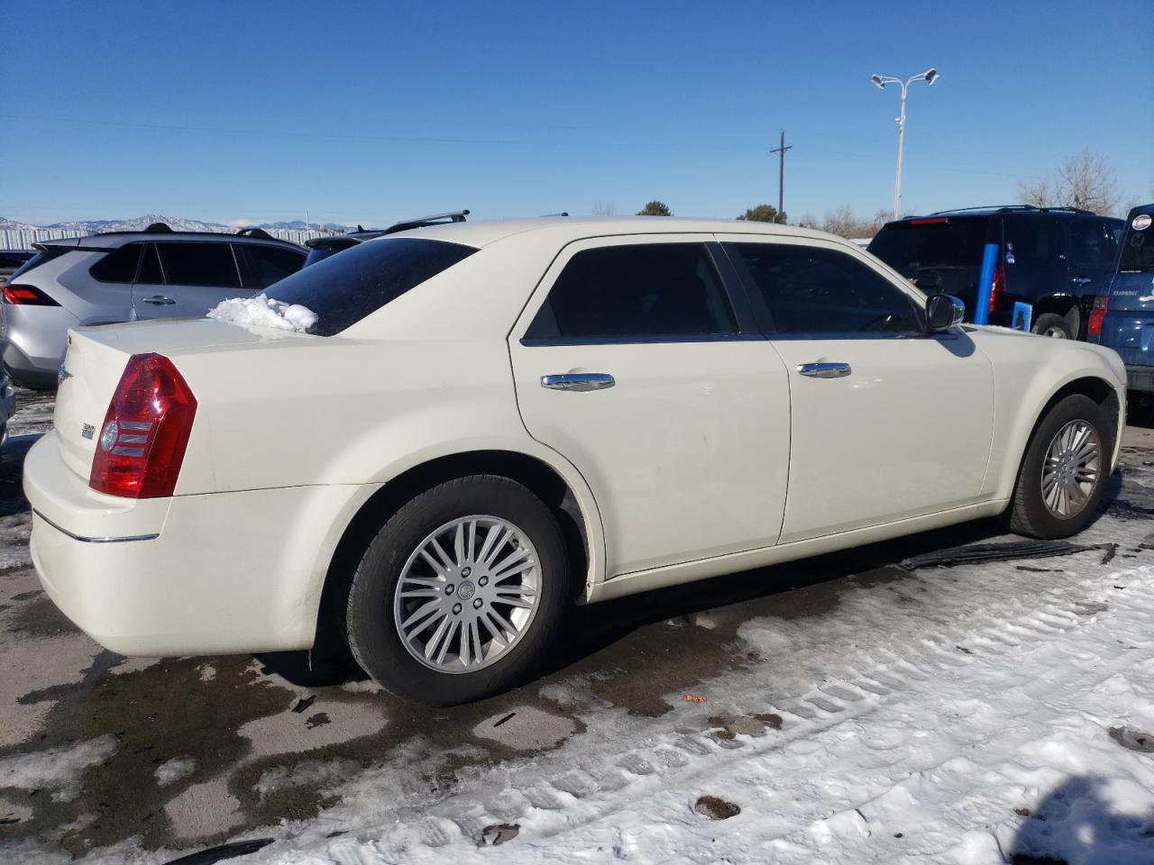 2010 Chrysler 300 - Image 3