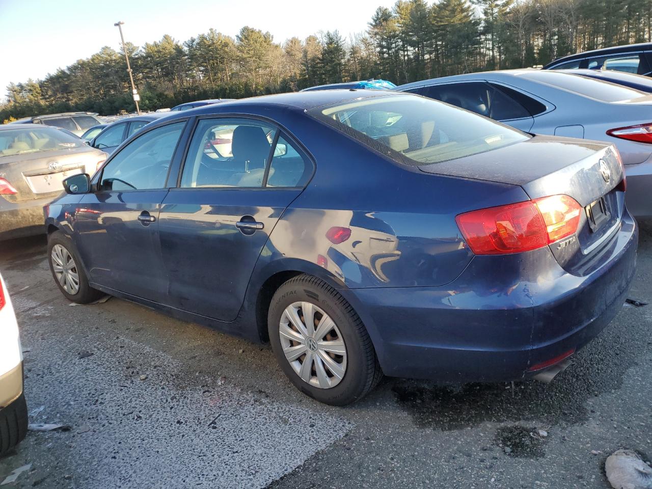 2014 Volkswagen Jetta - Image 2