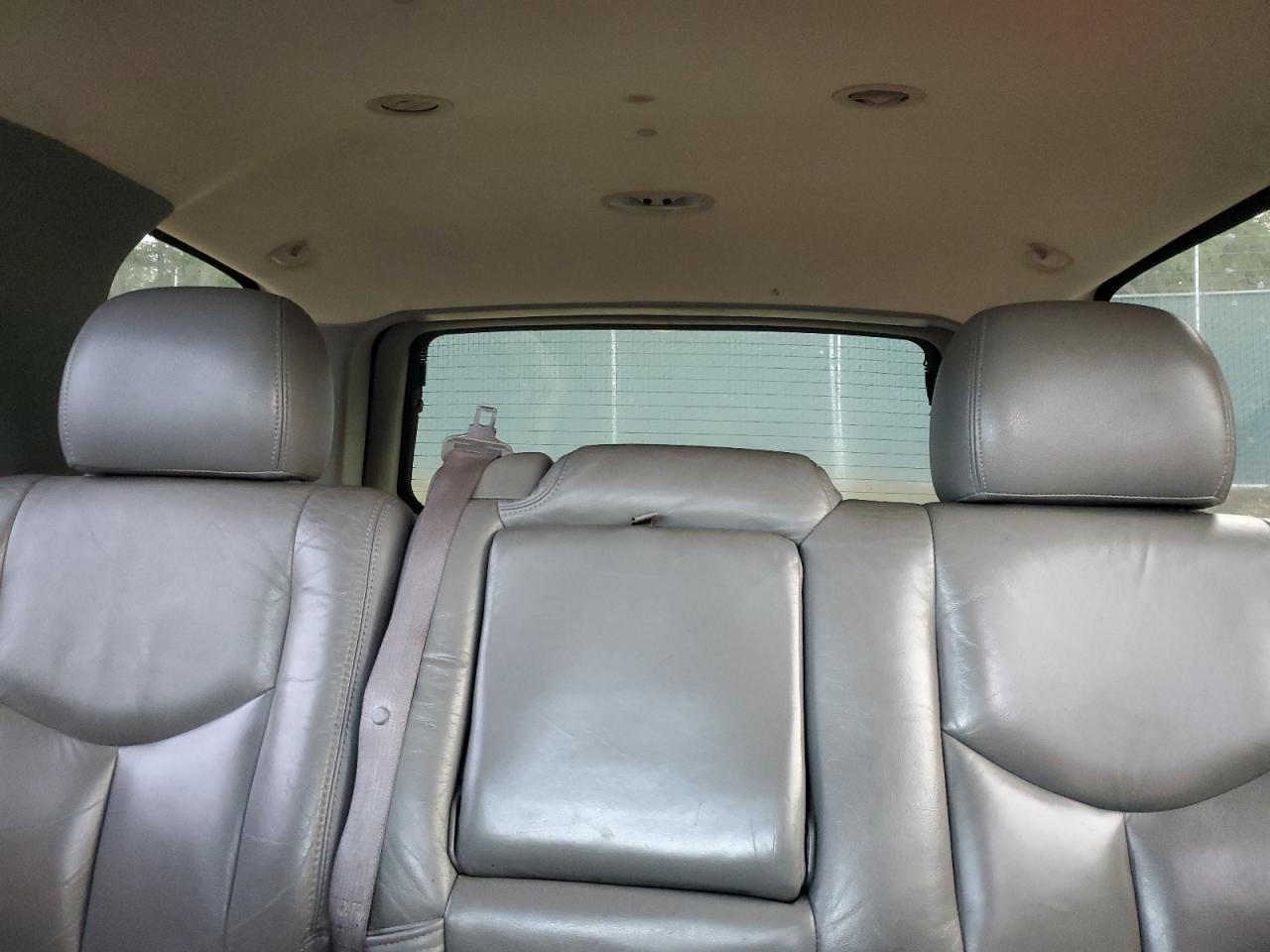 2003 Chevrolet Tahoe - Image 10