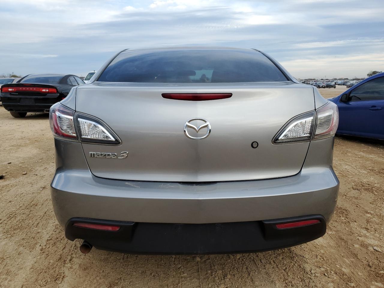 2011 Mazda 3 - Image 6