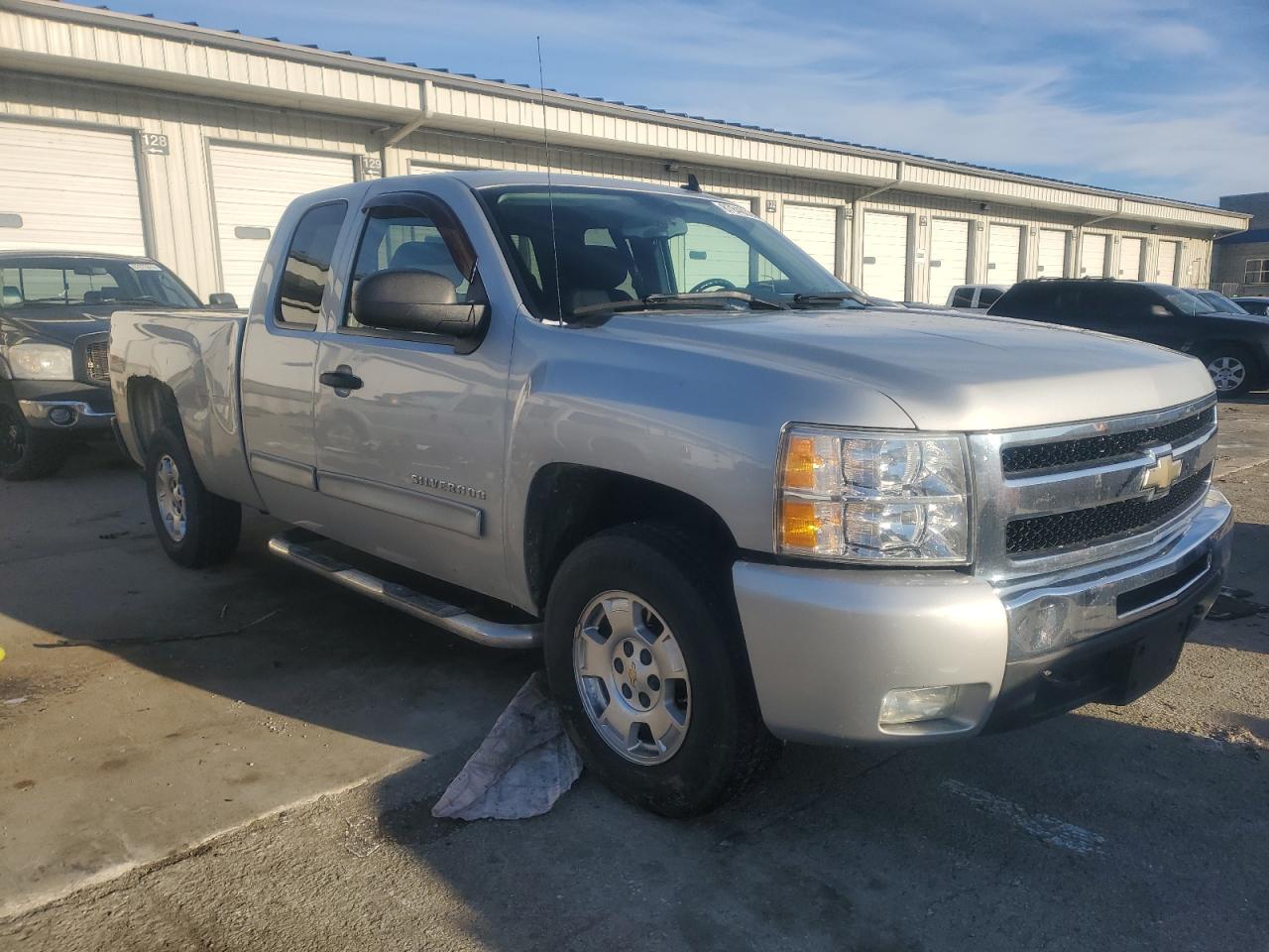 2011 Chevrolet Silverado - Image 4