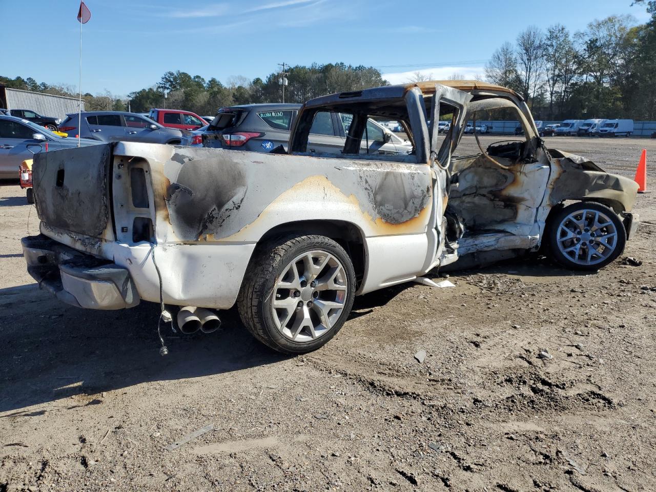 2002 Chevrolet Silverado - Image 3