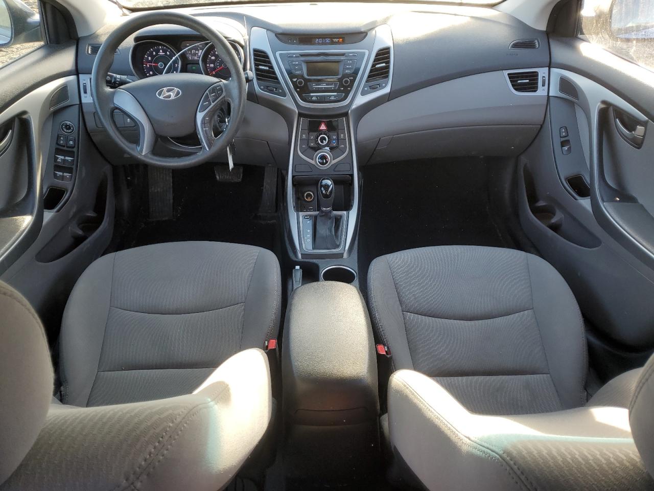 2016 Hyundai Elantra - Image 8