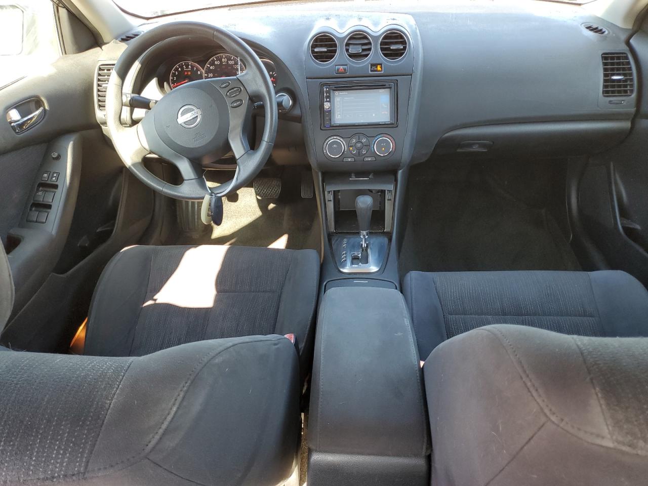2010 Nissan Altima - Image 8
