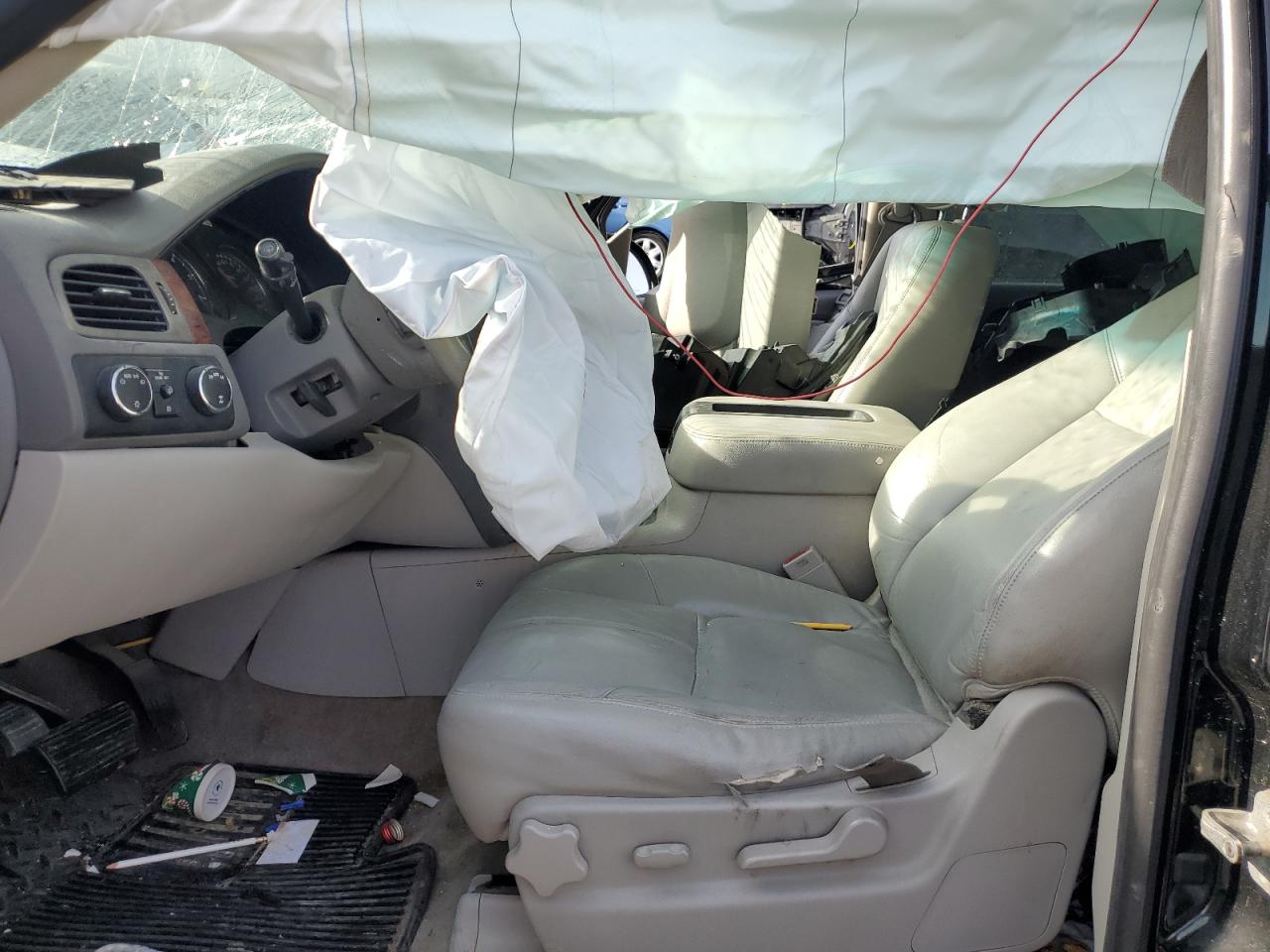 2010 Chevrolet Suburban - Image 7
