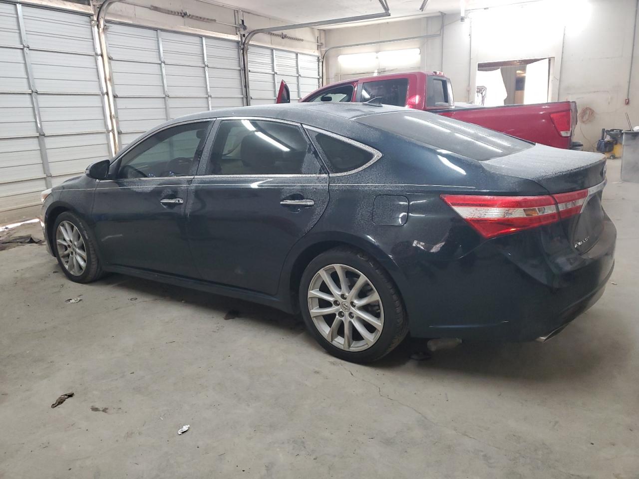 2015 Toyota Avalon - Image 2