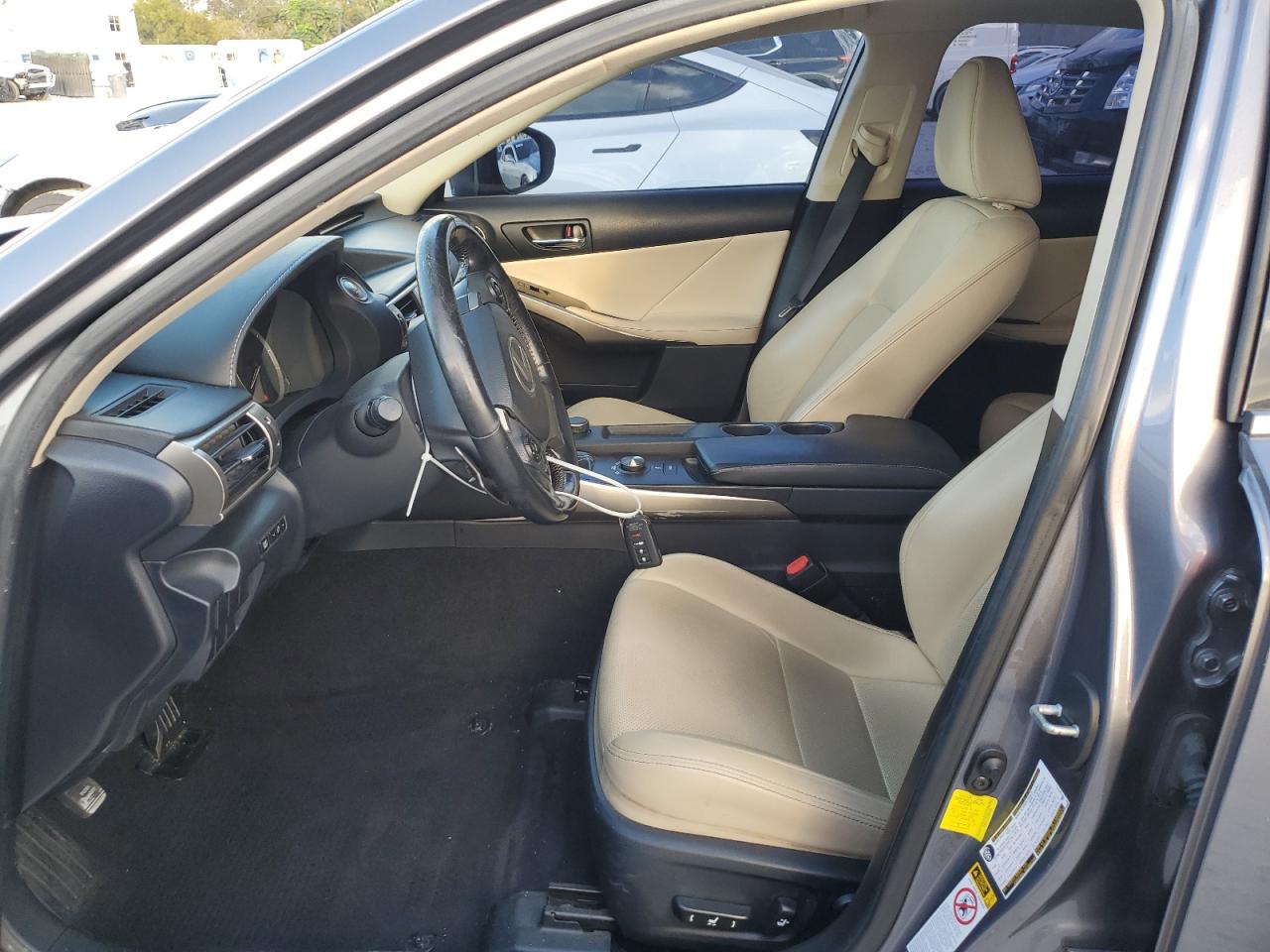 2016 Lexus IS - Image 7
