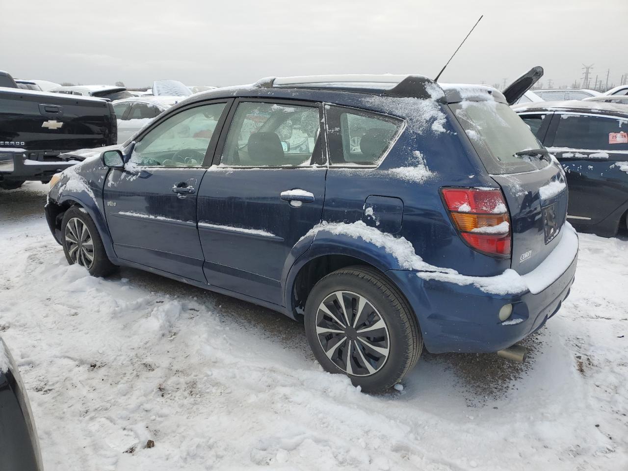 2005 Pontiac Vibe - Image 2