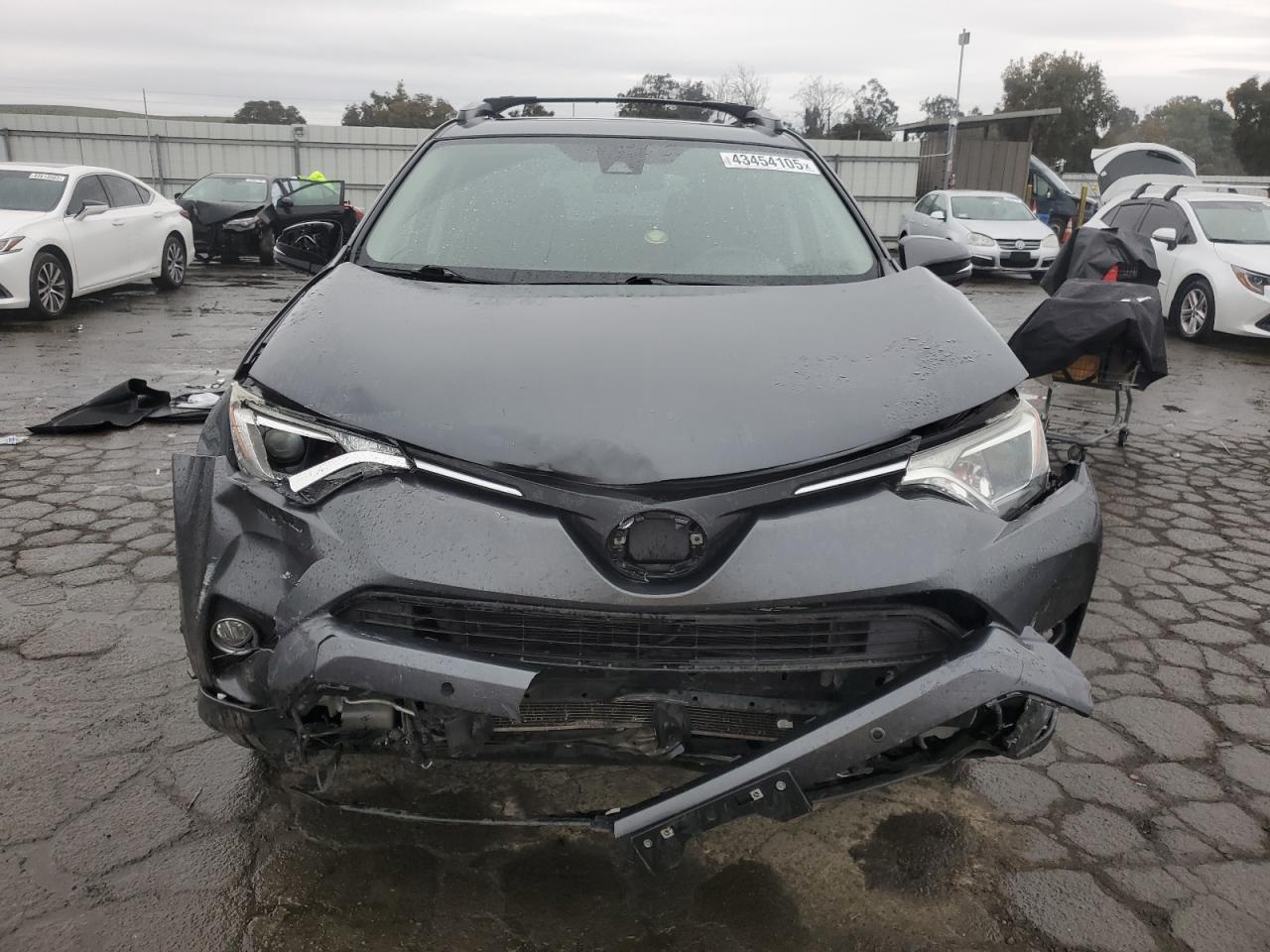 2017 Toyota RAV 4 - Image 5