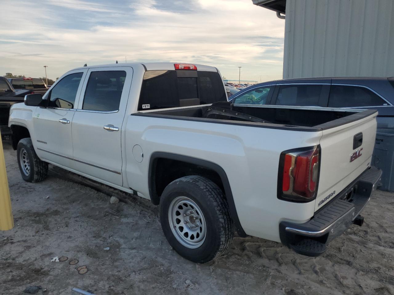 2016 GMC Sierra - Image 2