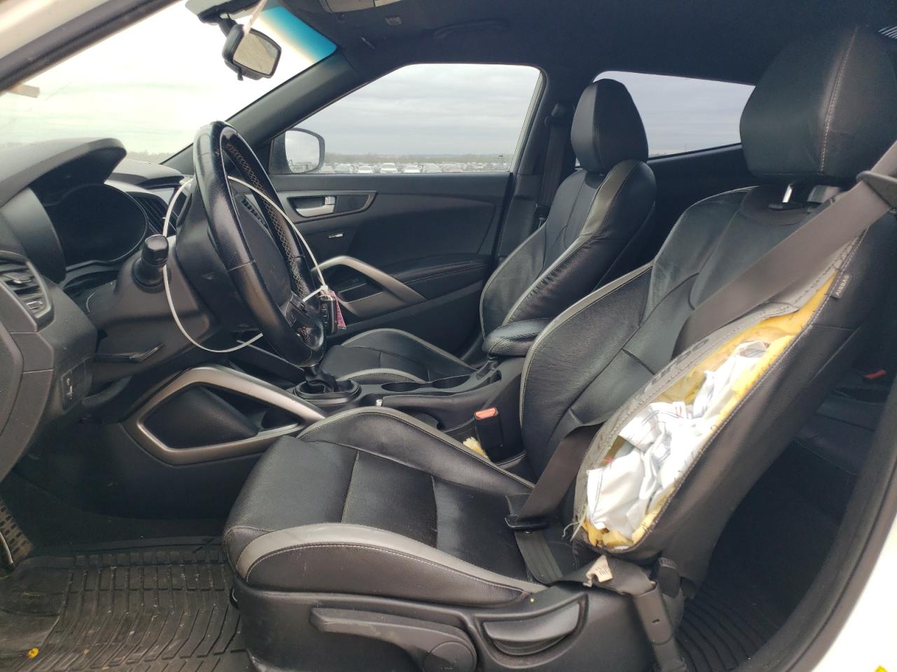 2016 Hyundai Veloster - Image 7