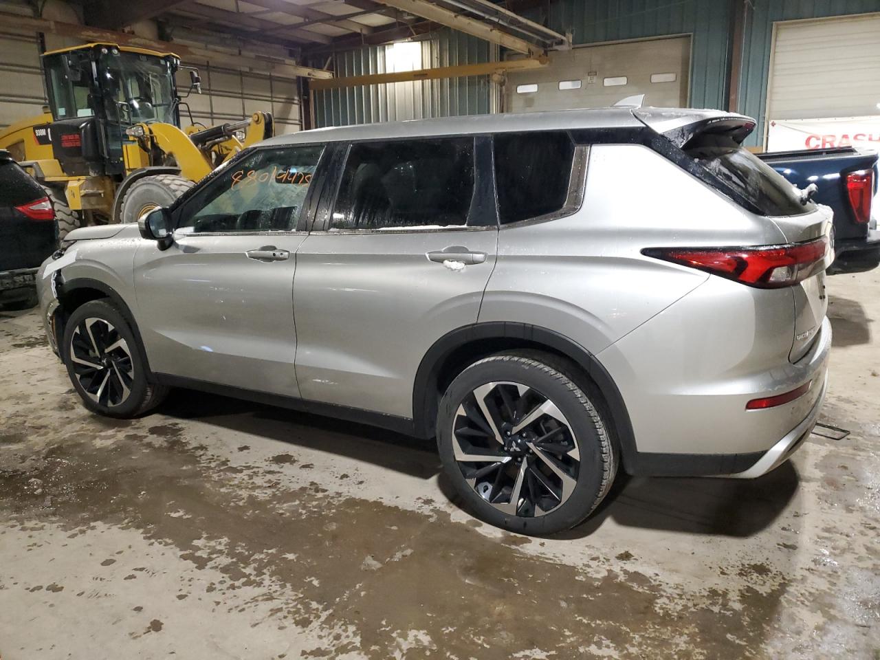2024 Mitsubishi Outlander - Image 2