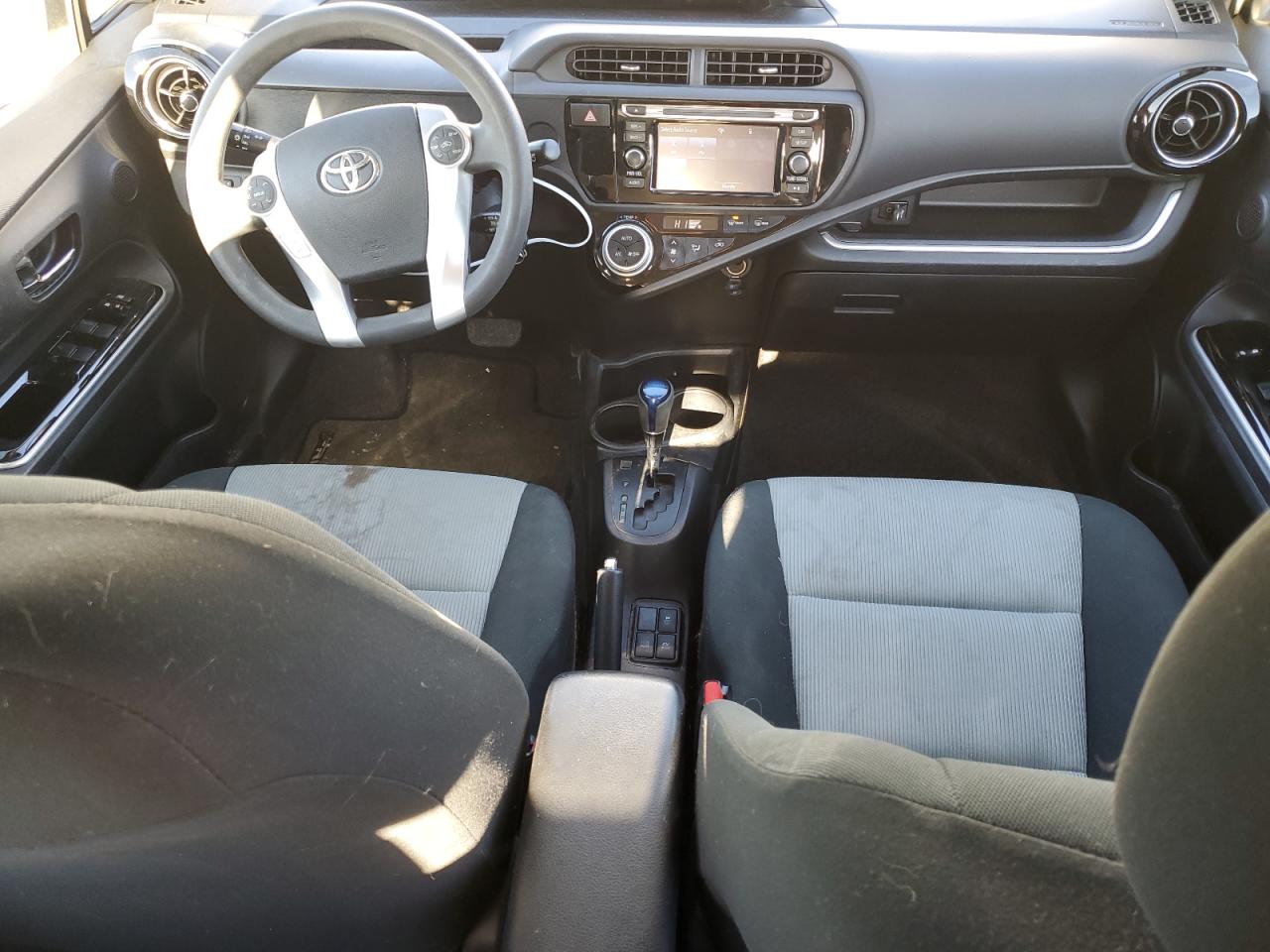 2015 Toyota Prius - Image 8