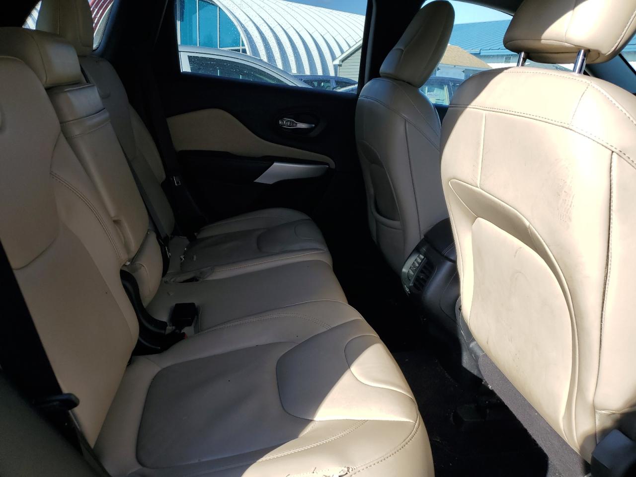 2017 Jeep Grand Cherokee - Image 11