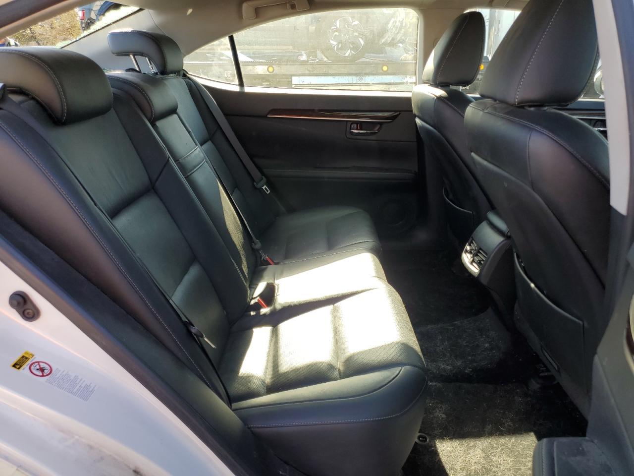 2013 Lexus ES - Image 10