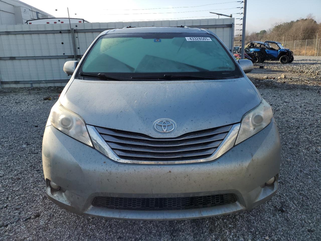 2017 Toyota Sienna - Image 5