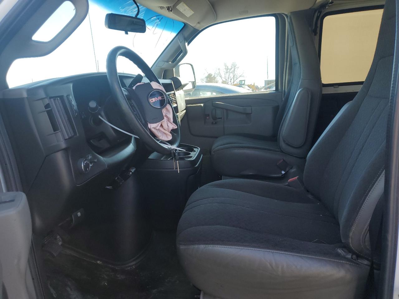 2018 GMC Savana - Image 7