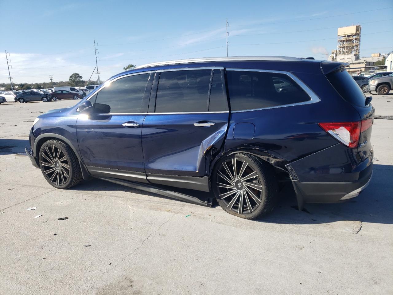 2017 Honda Pilot - Image 2