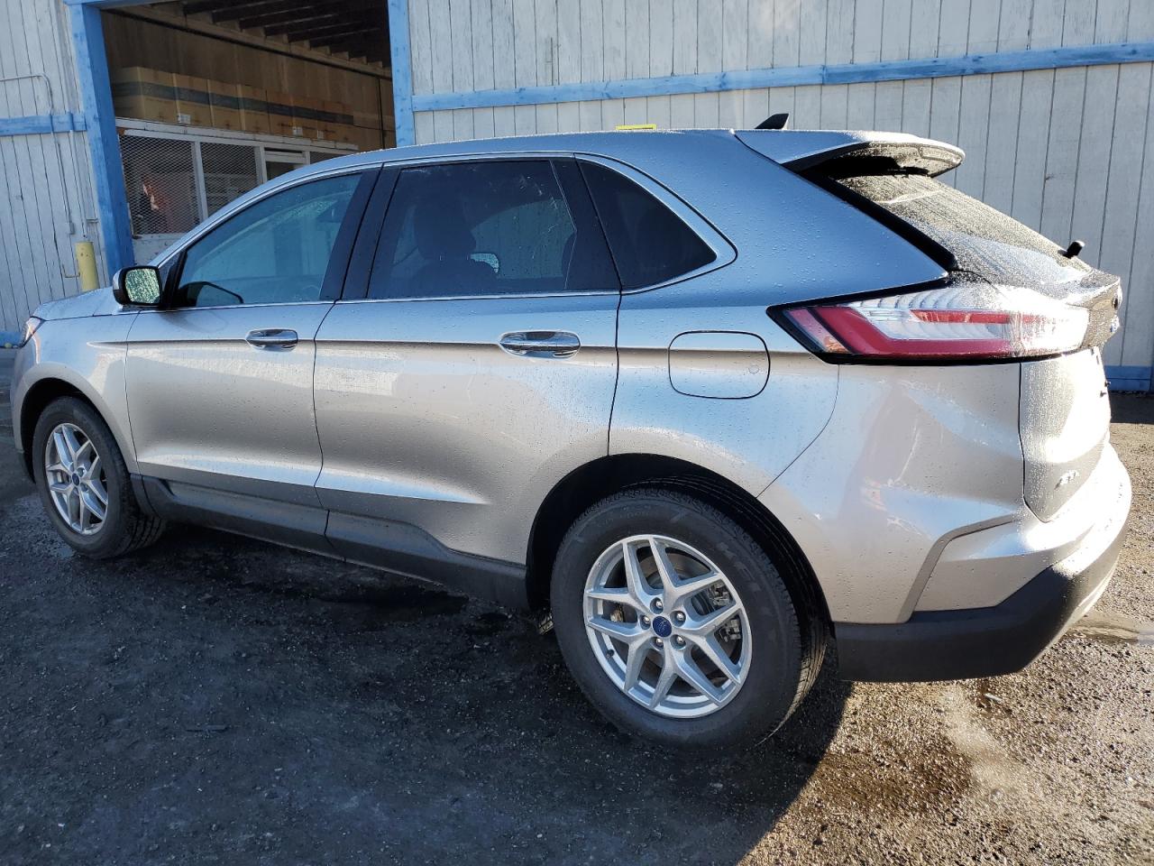 2022 Ford Edge - Image 2