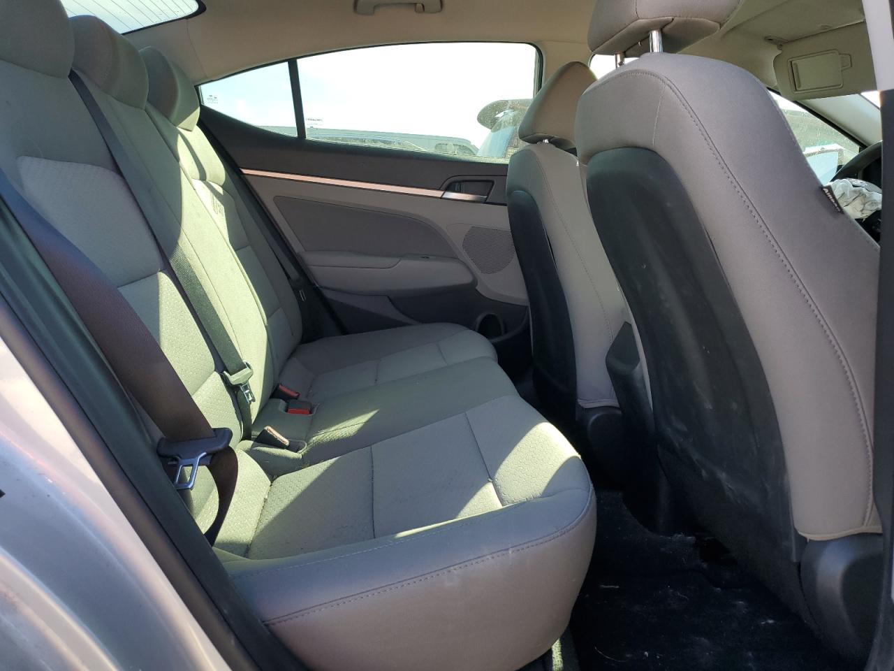 2019 Hyundai Elantra - Image 10