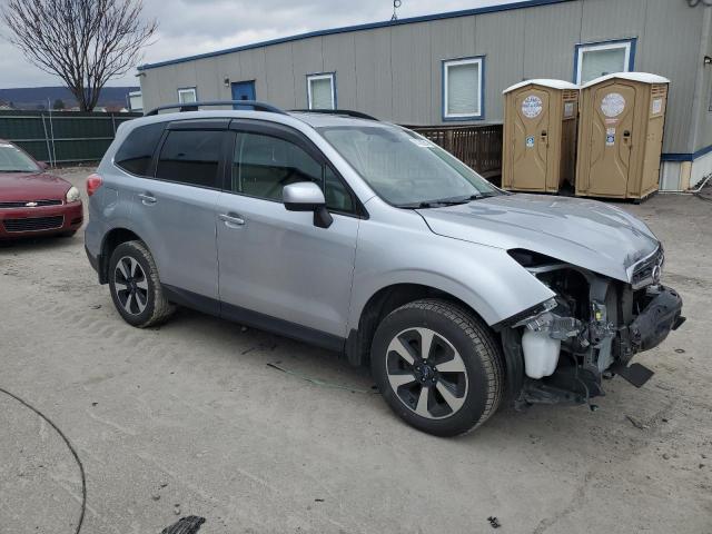  SUBARU FORESTER 2018 Серебристый