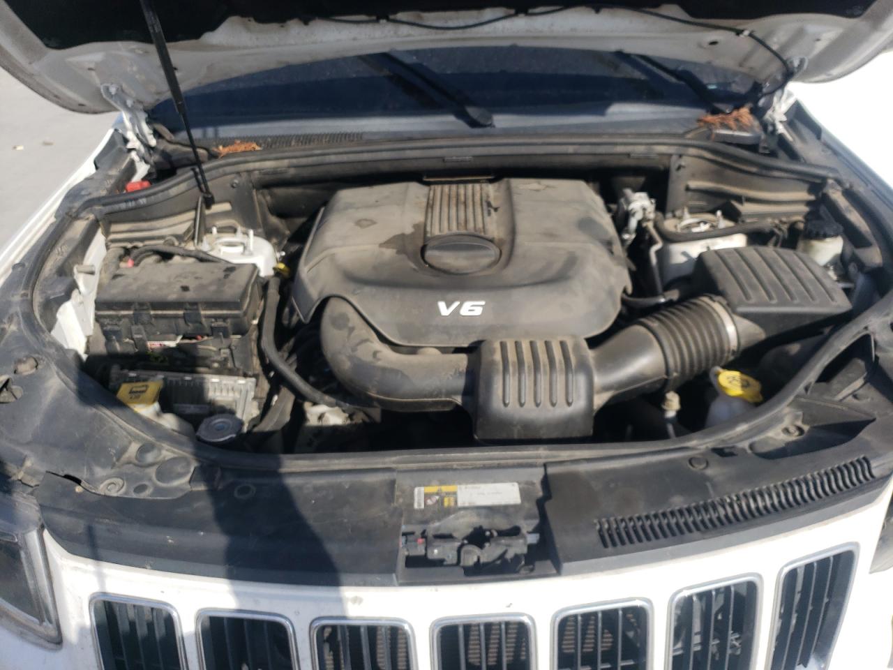2015 Jeep Grand Cherokee - Image 12