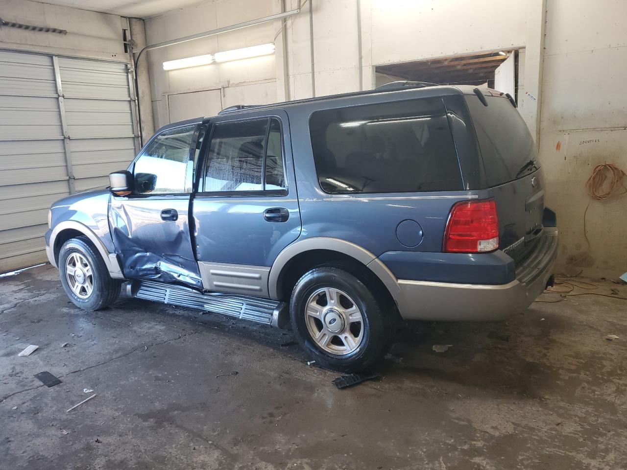 2003 Ford Expedition - Image 2