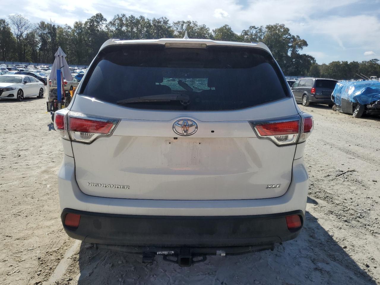 2015 Toyota Highlander - Image 6