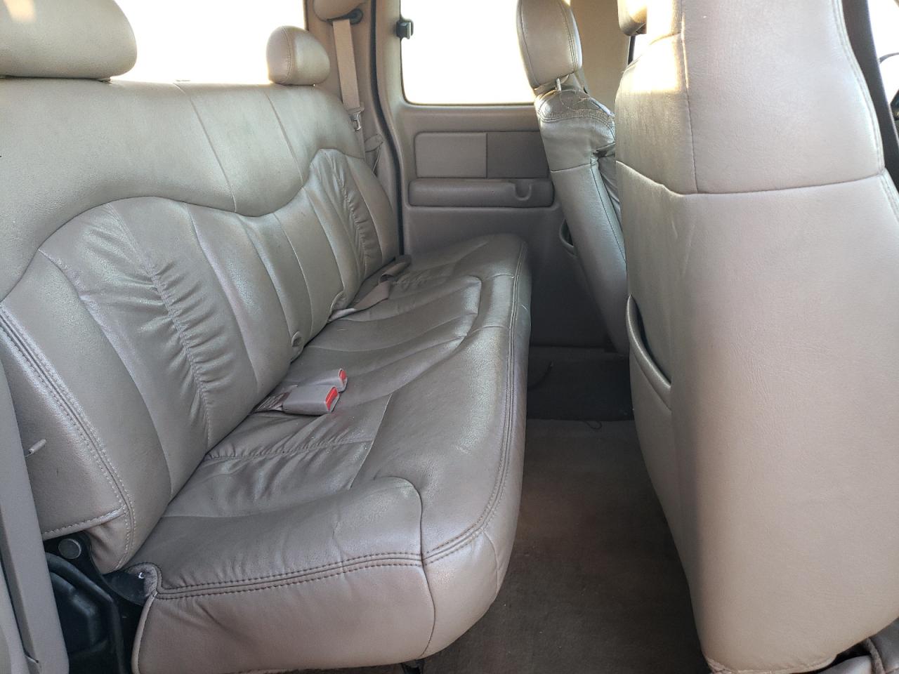 2002 Chevrolet Silverado - Image 10