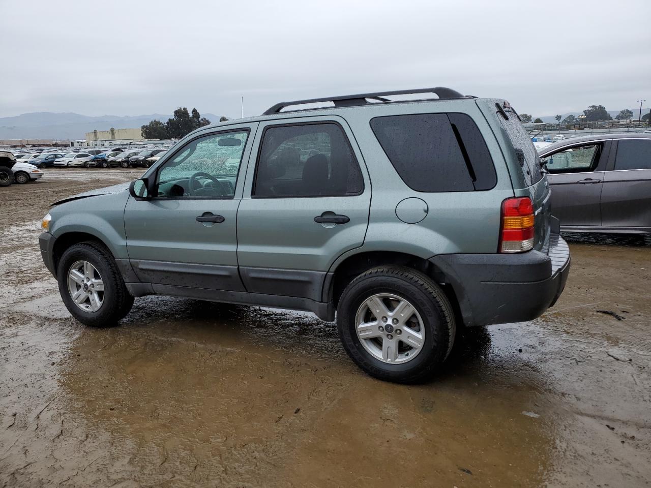 2007 Ford Escape - Image 2