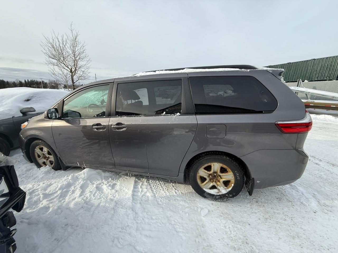 2015 Toyota Sienna - Image 10