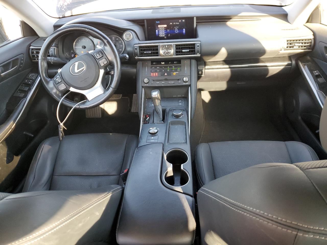 2020 Lexus IS - Image 8