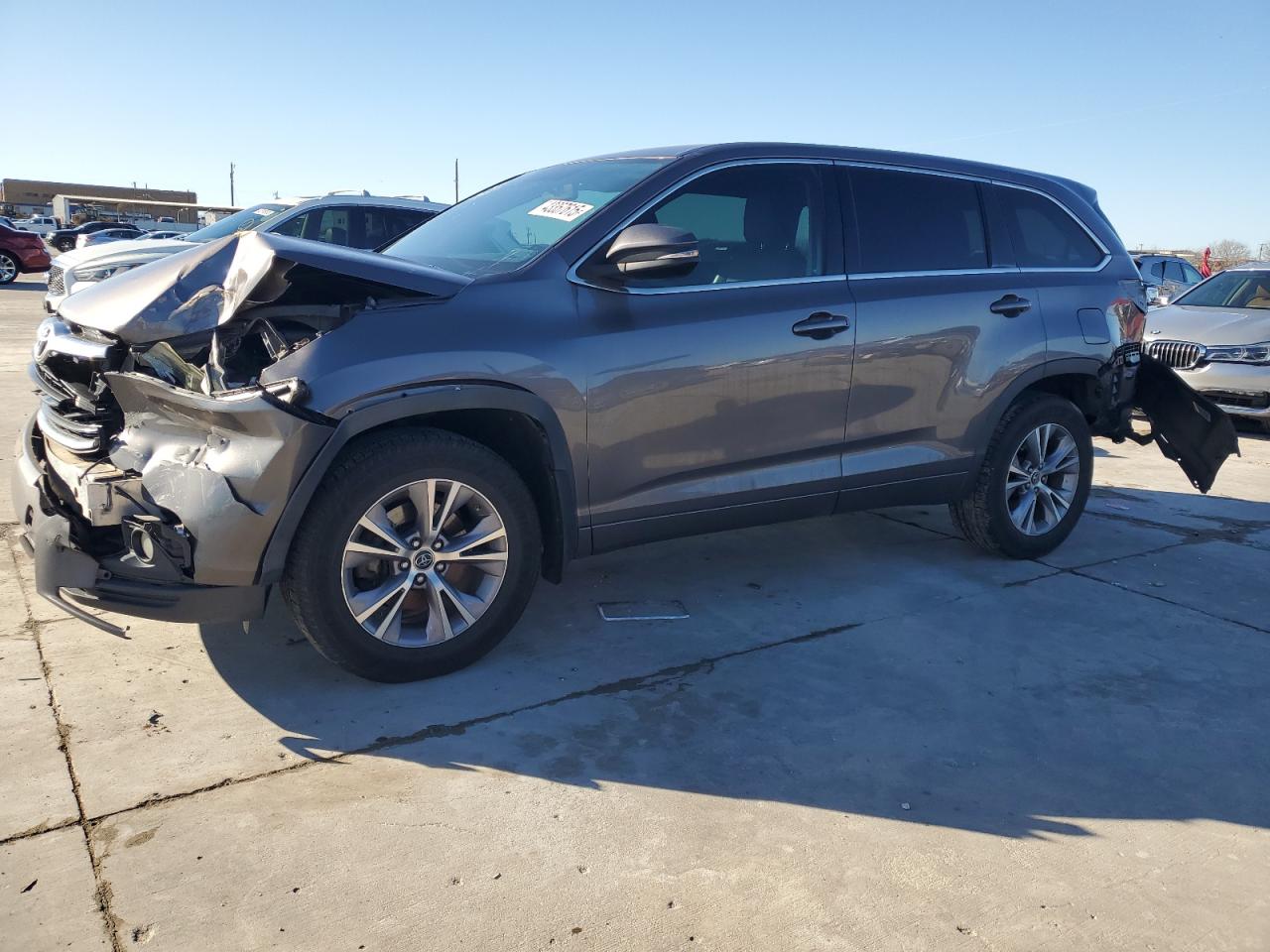 2016 Toyota Highlander - Image 1