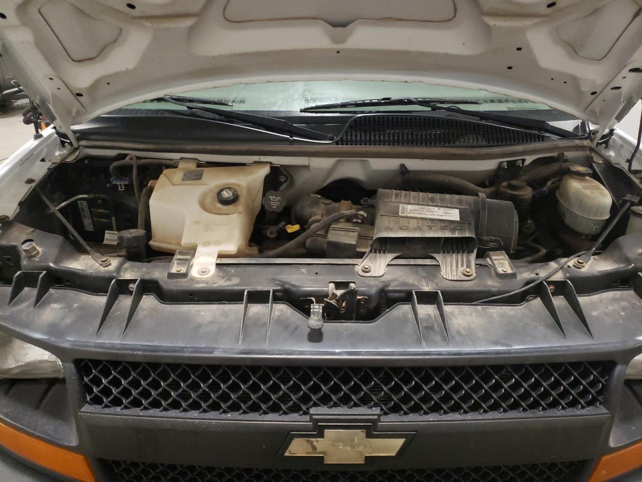 2007 Chevrolet Express - Image 12