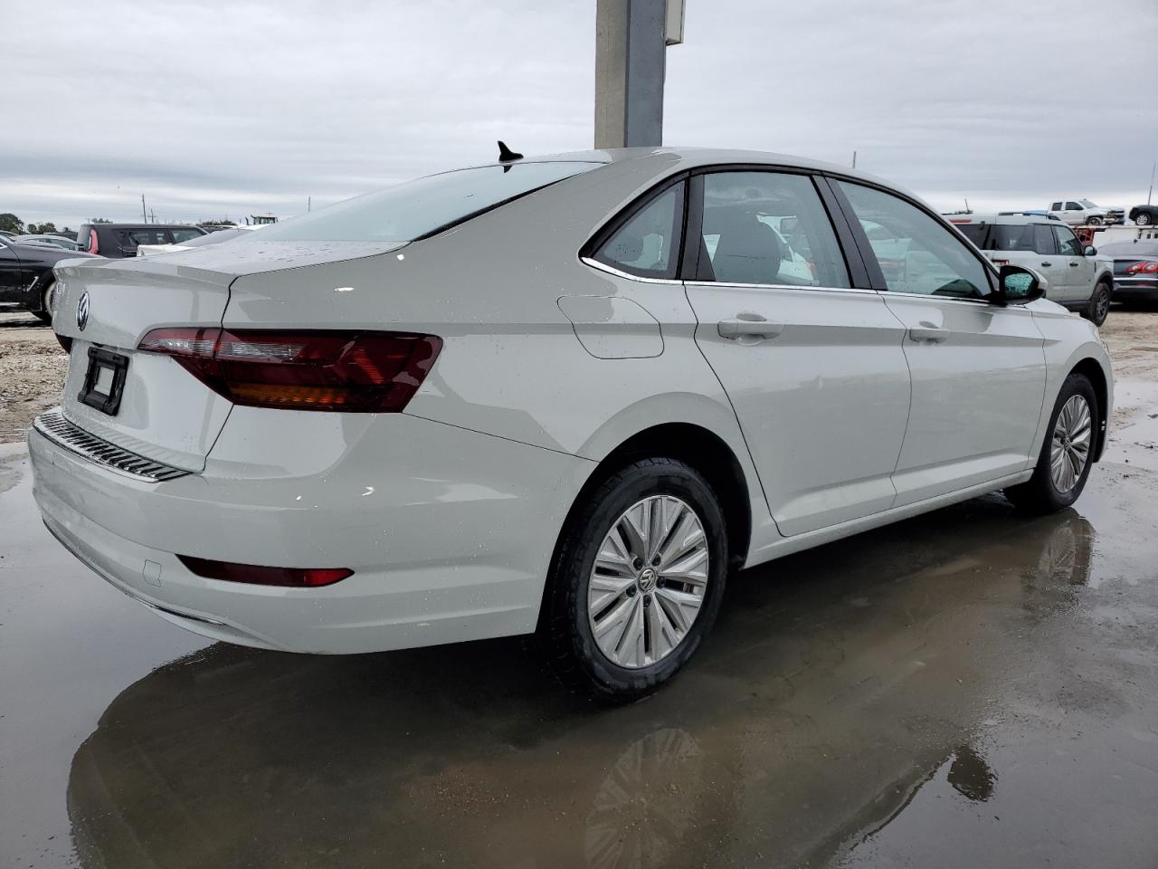 2019 Volkswagen Jetta - Image 3